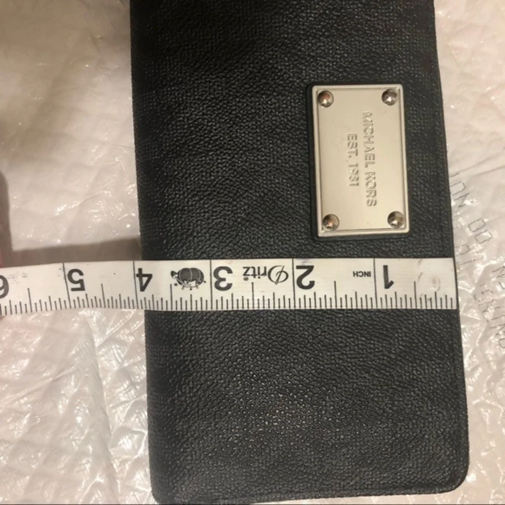 Michael kors signature clutch wallet